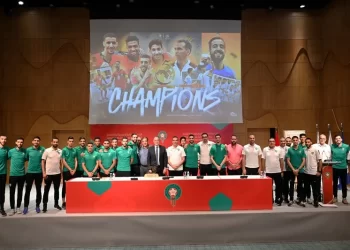  رئيس الجامعة الملكية  يحتفي بفوز المنتخب الوطني لكرة القدم داخل القاعة