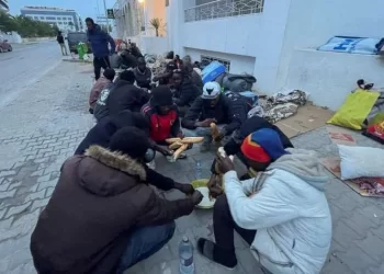 إجلاء قسري لمئات المهاجرين المتحدرين من جنوب الصحراء من مخيمات في العاصمة التونسية