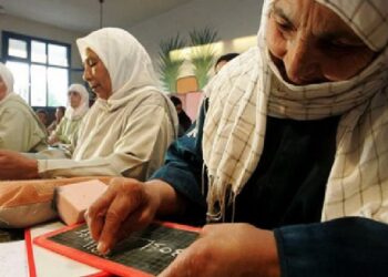 الحكومة  تعزز تعليم اللغة الأمازيغية في برامج محاربة الأمية