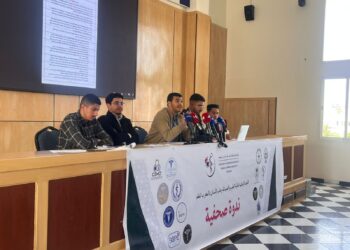 طلبة الطب يطالبون بفتح الحوار والاستجابة لملفهم المطلبي لتجنب سيناريو السنة البيضاء
