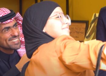 بعد فوضى وإغماءات.. الأمن يوقف حفل توقيع كتب أسامة المسلم