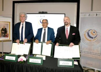 توقيع مذكرة إنشاء المركز الدولي للبحث والتكوين في الذكاء الاقتصادي بالداخلة