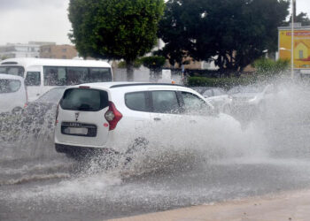 توقع نزول أمطار قوية مصحوبة بالبر د