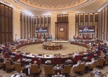  القمة العربية تدعو إلى نشر قوات دولية في الأرض الفلسطينية المحتلة لحين تنفيذ حل الدولتين