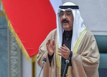 أمير الكويت يقرر حل مجلس الأمة ووقف بعض مواد الدستور لمدة لا تزيد عن 4 سنوات