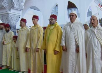 أمير المؤمنين يؤدي صلاة عيد الأضحى المبارك بمسجد الحسن الثاني بتطوان ويتقبل التهاني بهذه المناسبة السعيدة