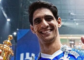 ياسين بونو يفوز بجائزة أفضل لاعب في نهائي كأس الملك