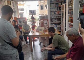 منع كاتبة فرنسية من تقديم كتابها في الجزائر وتوقيفها لساعات