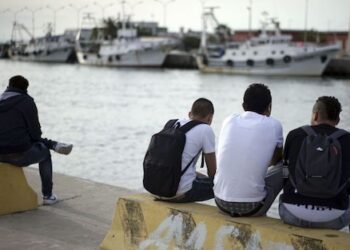الباروميتر العربي: ثلث المغاربة يفكرون بالهجرة وأغلبيتهم من الشباب