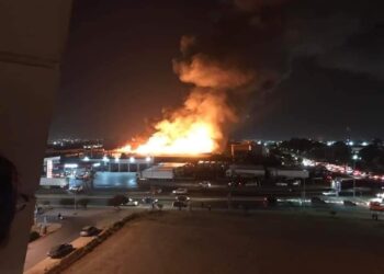  حريق هائل يشب بمعمل التلفيف بالدشيرة، لا خسائر بشرية