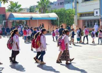 الحكومة تعلن عن دعم مالي جديد للتلاميذ المتمدرسين يتراوح بين 200 و 300 درهم