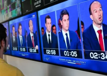 تحالف اليسار في المرتبة الأولى أمام معسكر ماكرون واليمين المتطرف من دون غالبية مطلقة