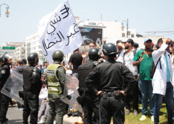 الاتحاد الوطني للشغل يرفض لجوء الحكومة إلى المقاربة الأمنية في ملف الأطر الصحية