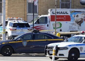 مقتل ثلاثة أشخاص في حادث دهس بالسيارة بنيويورك