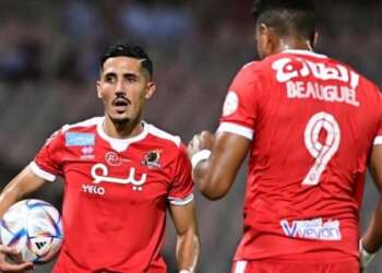 بين بركان والرجاء.. فيصل فجر حائر ..