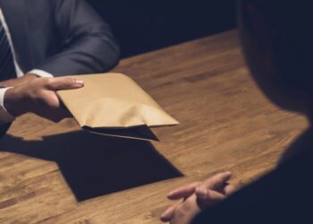 البرلمان يساءل الحكومة بسبب تفشي ظاهرة الرشوة والفساد بالإدارات العمومية