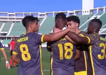 اتحاد تواركة يودع كأس الكونفدرالية الإفريقية بعد هزيمة مريرة أمام راسينغ كلوب أبيدجان