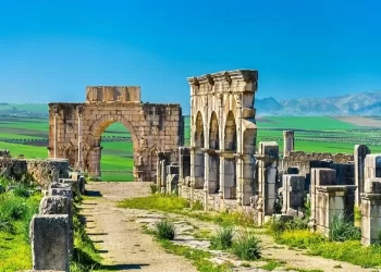 إطلاق عملية واسعة لإعادة تأهيل موقع وليلي الأثري لتعزيز السياحة الثقافية