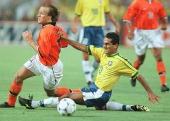 وفاة زي كارلوس، الظهير البرازيلي السابق وصيف بطل العالم 1998