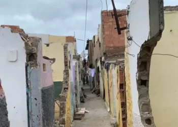 تسليم مفاتيح السكن لثاني مجموعة من العائلات المستفيدة من إعادة إسكان حي “المخازنية” بالهراويين