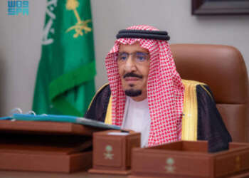 العاهل السعودي يجري فحوصا طبية جراء التهاب رئوي