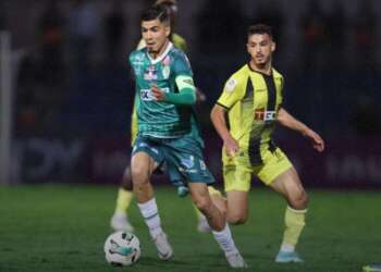 تعادل سلبي بين المغرب الفاسي والرجاء الرياضي في مباراة متكافئة بفاس