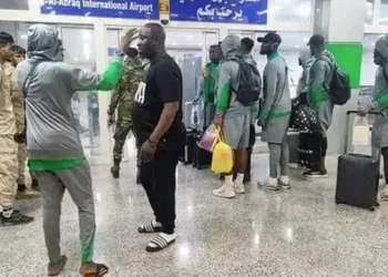 منتخب نيجيريا يرفض مواجهة ليبيا بسبب تعليق طائرتهم في مطار الابرق الليبي
