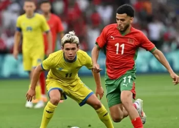 والد زكرياء الواحدي ينفي الشائعات ويؤكد ولاء ابنه للمنتخب المغربي