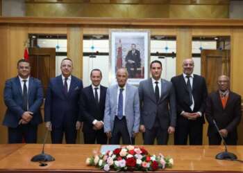 نقابة مخاريق تجتمع مع وزير الصحة حول مركزية الأجور وانتظارات نساء ورجال الصحة