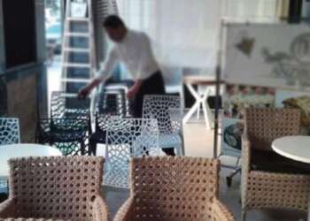 أرباب المقاهي والمطاعم يحتجون ضد الغرامات المفرطة التي تهدد بإفلاس مشاريعهم