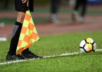 الوداد الرياضي يصدر بيانًا حادًا ويطالب العصبة بالتدخل لوقف الأخطاء التحكيمية