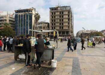 في حلب الفصائل المعارضة تسير شؤون الناس