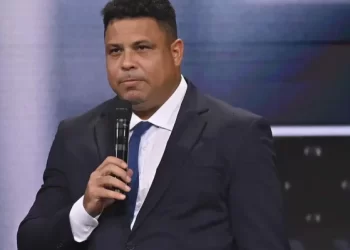 رونالدو يعلن ترشحه لرئاسة الاتحاد البرازيلي لكرة القدم