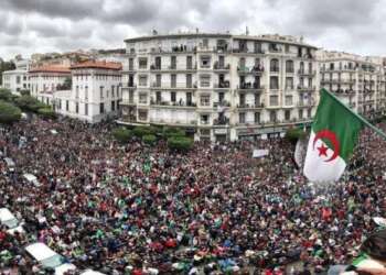 “رانا خارجين 2025”: حملة جزائرية تدعو إلى حراك جديد لإنهاء حكم العسكر