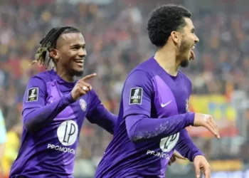زكريا أبوخلال يمنح تولوز فوزًا ثمينًا أمام لنس
