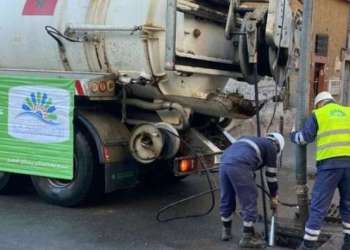 عمليات تنظيف مكثفة لتعزيز شبكة الصرف الصحي في بن مسيك وبرشيد