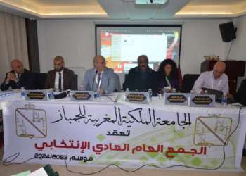 أندية وعصب الجمباز تجدد الثقة في عبد الصادق بيطاري كرئيس للجامعة الملكية المغربية للجمباز.