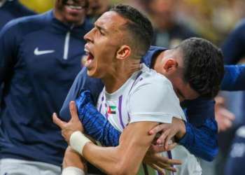أوناحي ورحيمي يقدمان دعماً مالياً للرجاء في أزمته