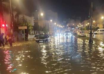 أمطار قوية تغرق شوارع طنجة وتشل الحركة في عدة أحياء