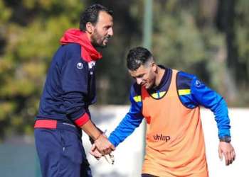 المغرب الفاسي يُنهي تعاقده مع المدرب أكرم الروماني بعد فشل المفاوضات