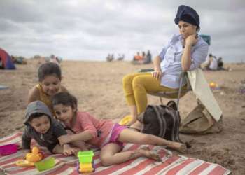 تحولات الروابط الاجتماعية بالمغرب بعد جائحة كوفيد-19.. الأسرة صامدة والسياسة الأضعف