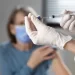 جدل حول لقاح التهاب السحايا.. الحكومة تؤكد التوفر والصيادلة يشكون الاحتكار