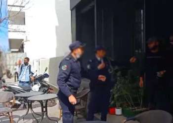 توقيف مستخدمين بمقهى في الدار البيضاء بتهمة احتجاز قاصر وتعنيفه