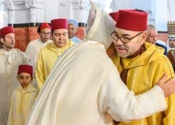 أمير المؤمنين يؤدي صلاة عيد الفطر بمسجد أهل فاس بالرباط