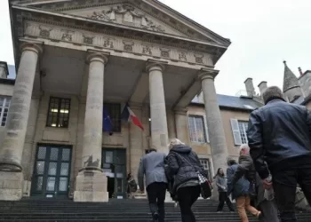 محكمة فرنسية تدين مؤثرة فرنسية-جزائرية بتهمة التهديد بالقتل على مواقع التواصل