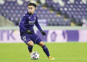 أنور آيت الحاج.. موهبة بلجيكية تطرق باب “عرين الأسود” بحُلم إفريقي