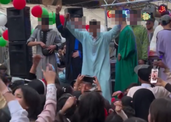 جدل في طنجة بسبب أغنية “أنا نشرب الطاسا” أمام الأطـ.ـفال