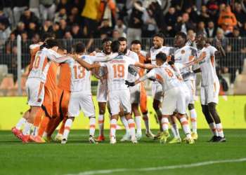 نهضة بركان يعبر إلى نصف نهائي كأس الكونفدرالية الإفريقية بعد تجديد تفوقه على أسيك ميموزا