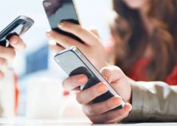 المغاربة يقضون 6 ساعات يوميًا أمام وسائل التواصل الاجتماعي