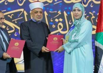 هاجر يونس… ابنة المغرب تتوج في سماء عمان بلقب قرآني رفيع